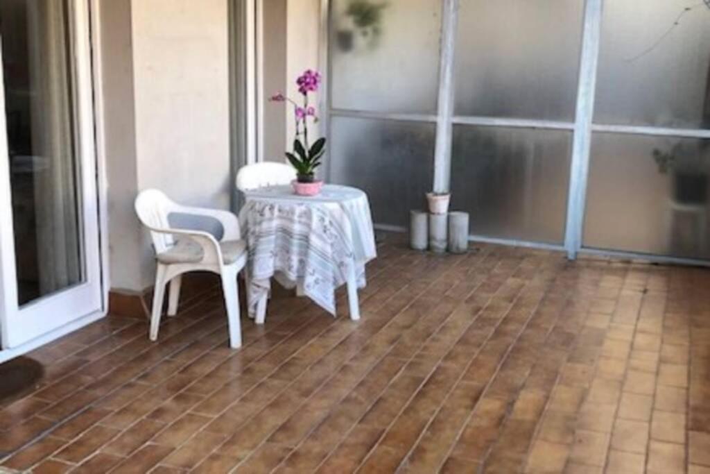 Comode Apartament Al Bell Mig De Gerona Exterior foto